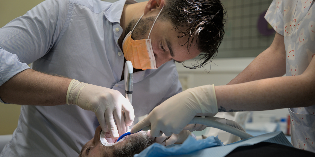 precio implante dental